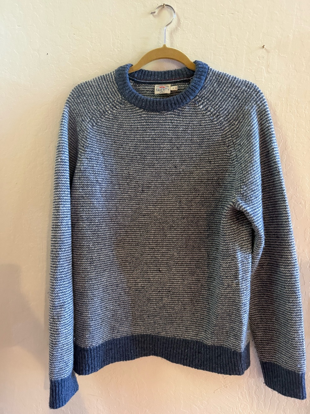 Lightly worn Faherty Donegal Crew Sweater Size M